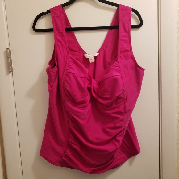 ❤️SOLD!❤️Tankini bathing suit top - Picture 1 of 4